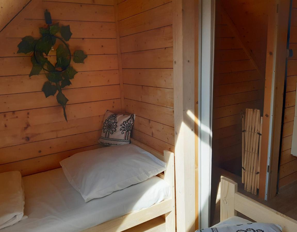 Chatka Pod Lasem Щирк Экстерьер фото